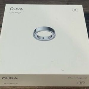Oura Ring 4 in Shiny Silver